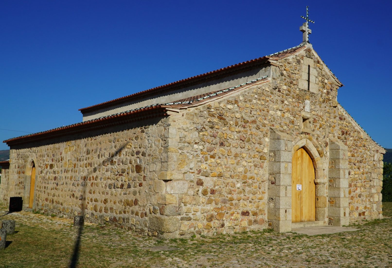 exterior da capela de São Pedro de Arganil